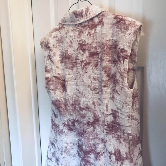 Cute Sleeveless Double Breasted Abstract Floral Vest in White and Purple - Picture 6 of 13